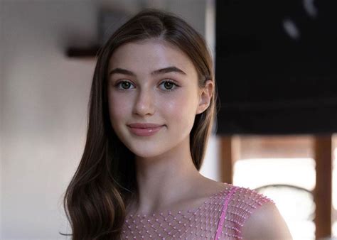 Olivia Casta .